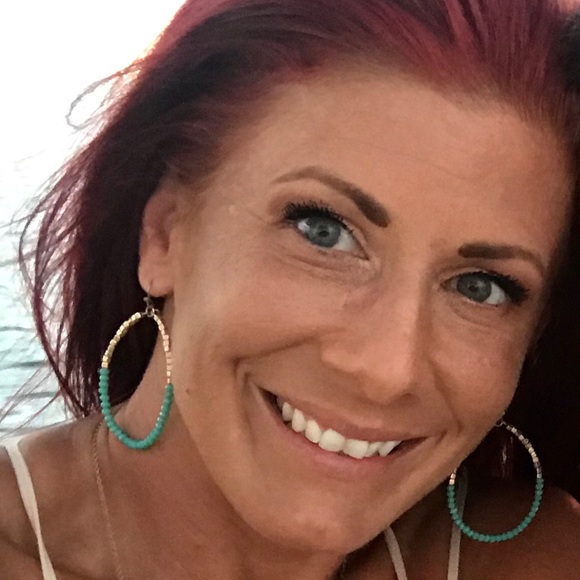 Meet your Posher, Heather - Picture 1 of 1